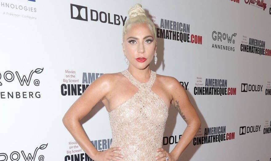 Samo u gaćicama: Lady Gaga u prozirnoj haljini otkrila adute