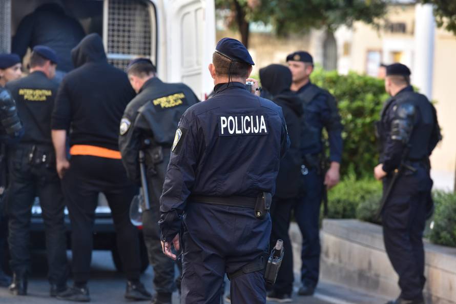 Tučnjava u Šibeniku: Torcida je napala Funcute, 76 privedenih