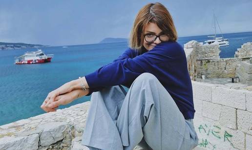 Ella povela Meštra u Barcelonu?