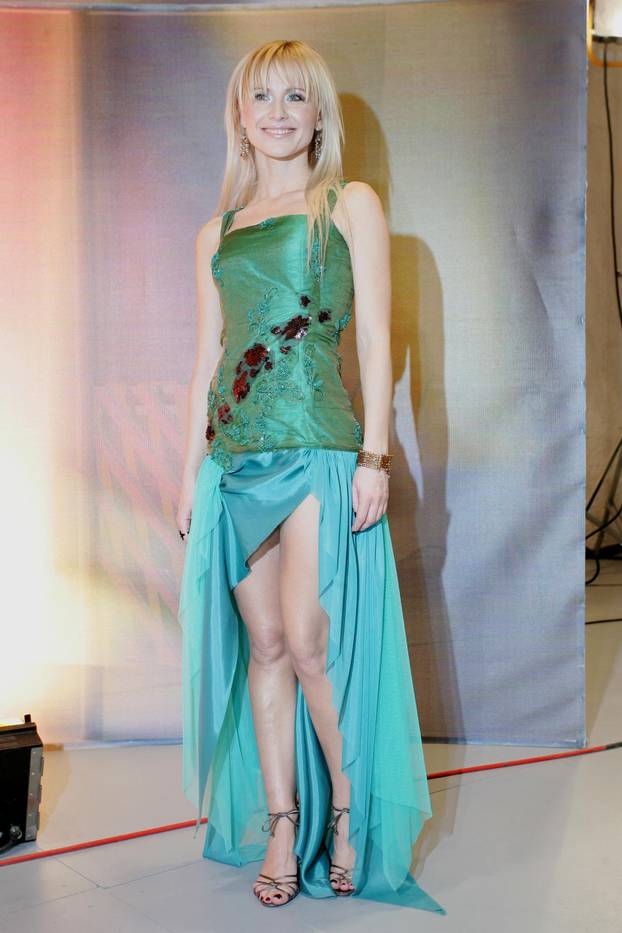 ARHIVA - Boris Novković s pjesmom 'Vukovi umiru sami' pobijedio na Dori 2005.