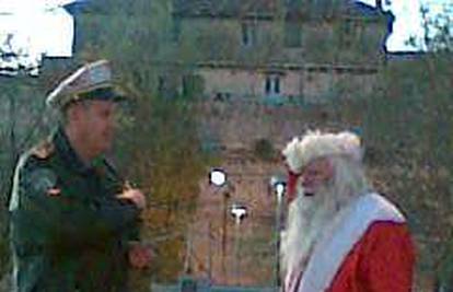 Na splitskoj rivi policija legitimirala Djeda Mraza