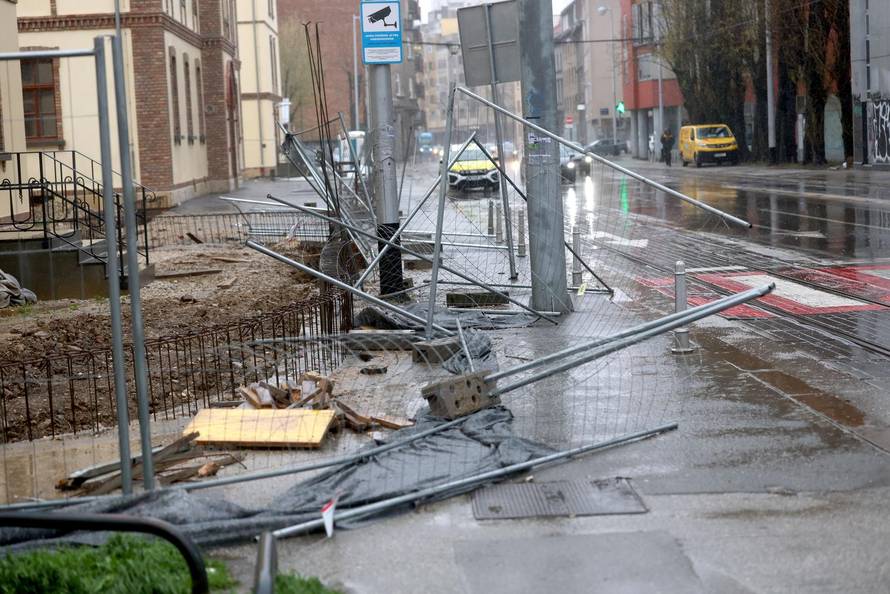 Zagreb:  Olujani vjetar stvara probleme u centru grada 