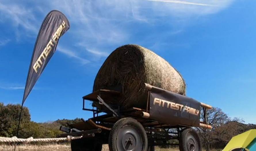 Obitelji trebaju raditi  timski i povući traktor težak 1600 kg