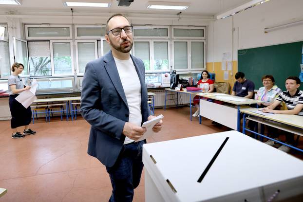 Zagreb: Tomislav Tomašević glasovao na izborima za Europski parlament