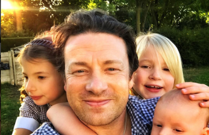 Ponosan: Jamie Oliver objavio fotografiju svoje vesele družine