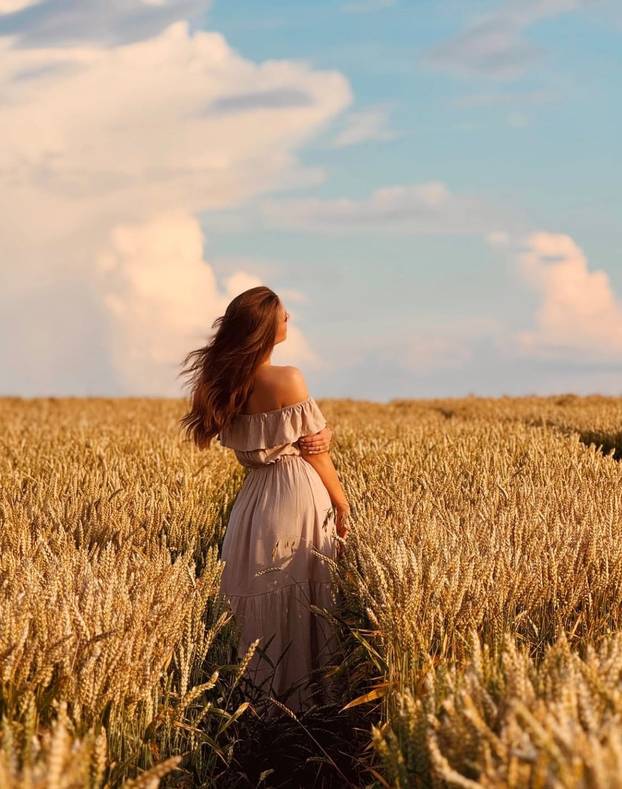 FOTO Vruća farmerica: Vozim traktor i radim teške poslove, ali uvijek u top kombinacijama