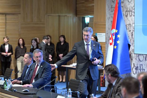 Zagreb: Premijer Plenkovi&cacute; na dodjeli ugovora za jednosmjensku i cjelodnevnu &scaron;kolu