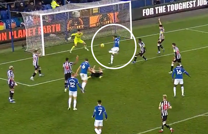 VIDEO Nogometaš Evertona nije uspio zabiti ovu priliku za gol