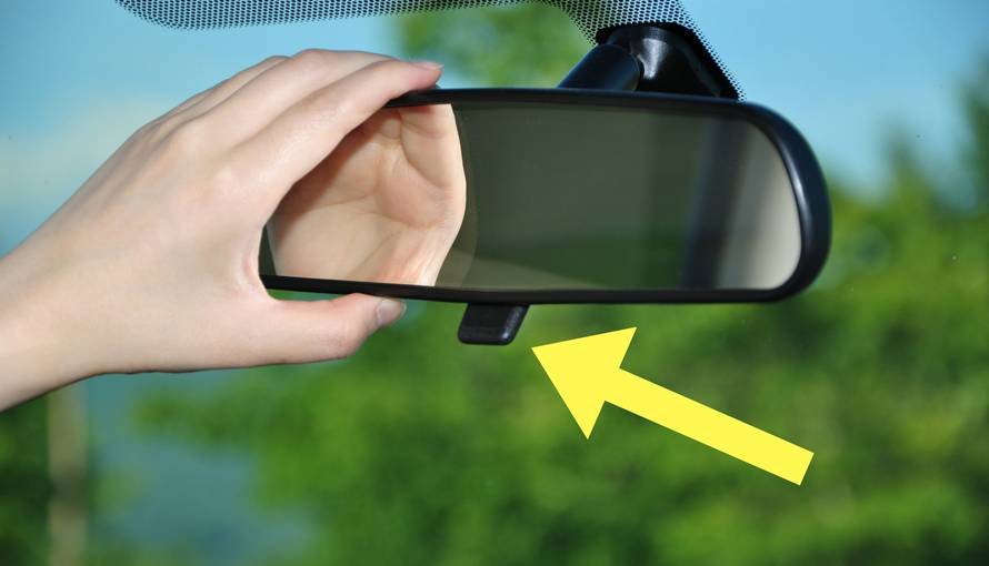 Znate li čemu služi poluga na unutarnjem retrovizoru auta?