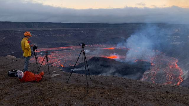 Kilauea volcano erupts in Hawaii