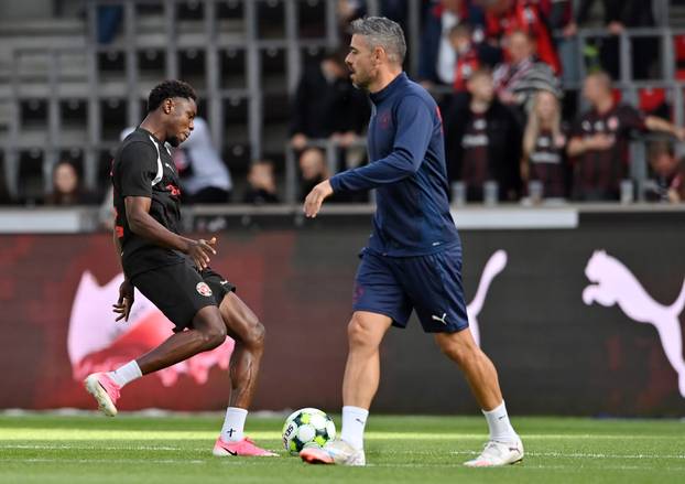 Zagrijavanje nogometaša uoči početka utakmice Midtjyllanda i Rijeke u play-offu za ulazak u UEFA Konferencijsku ligu