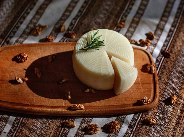 FOTO Najboljih 13 vrsti sireva s visokim udjelom proteina koje možete dodati u svoj jelovnik