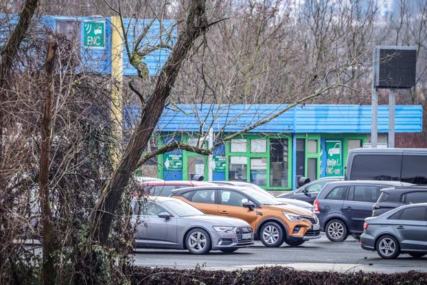 Početak skijaškog tjedna i kraj blagdana uzrok je gužve na graničnom prijelazu Bregana