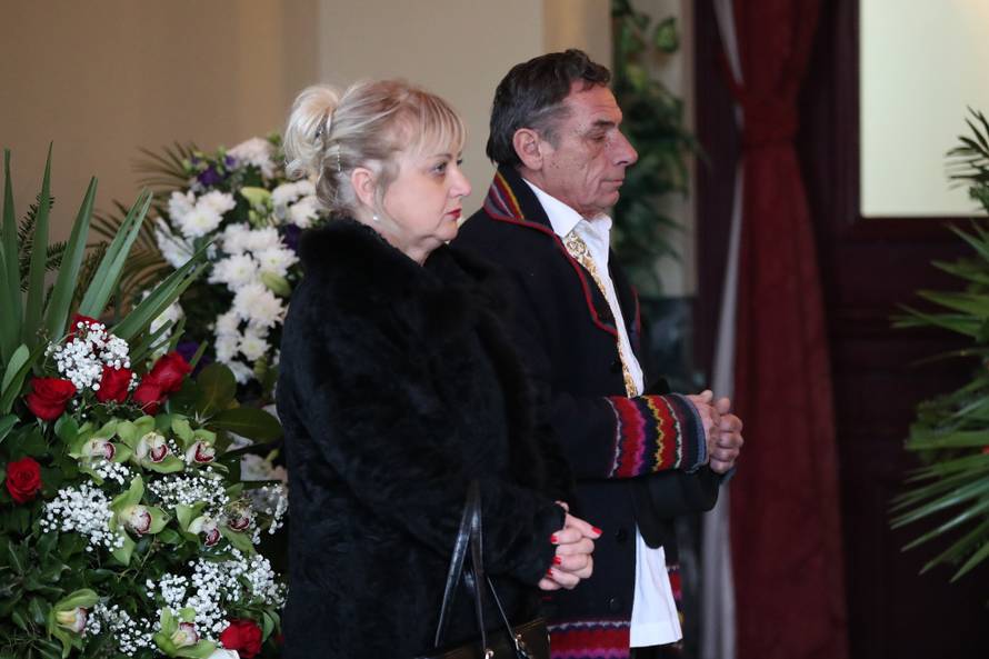 Oproštaj od oca uz tamburaše: Marko je jedva susprezao suze