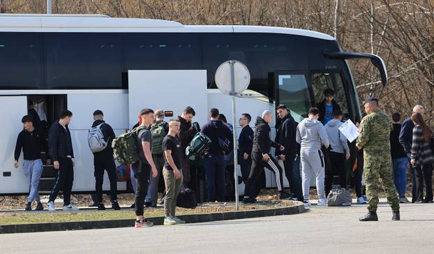 Ministar Anušić i general Kundid na prvom danu TVO-a na Slunju