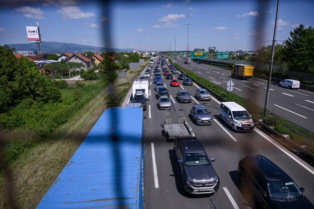 Zagreb: Gužve na naplatoj kućici Lučko zbog produženog vikenda