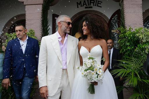 'Skromni obred': Cassel oženio 30 godina mlađu manekenku