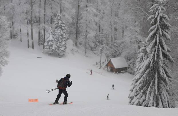 Zagreb: Započela skijaška sezona na Sljemenu 