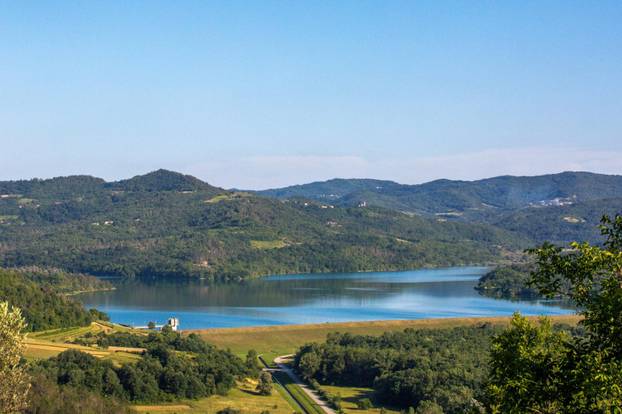 Butoniga, akumulacijsko jezero u Istri