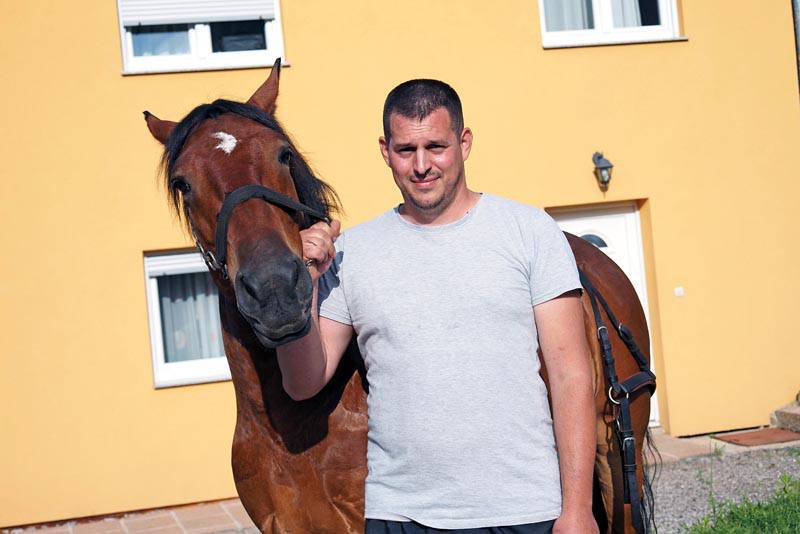 Istražite općinu Plitvička jezera, koja uz slapove nudi i jahanje, zipline i turu po vojnoj bazi