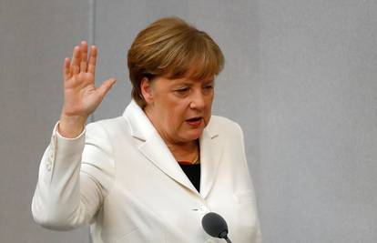 Prisegnula: Plenković čestitao Merkel i pozvao ju u Hrvatsku