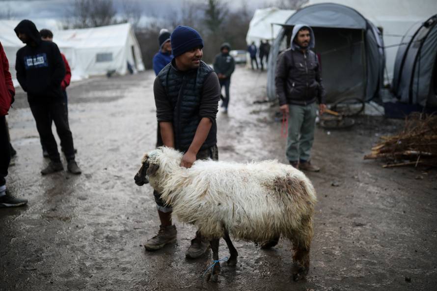 Noć u paklu Vučjaka: Mlate nas i pucaju, bojimo se crne policije