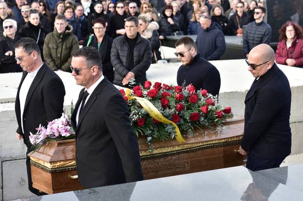 Zadar: Posljednji ispraćaj preminulog zadarskog pjevača Davida Ricova