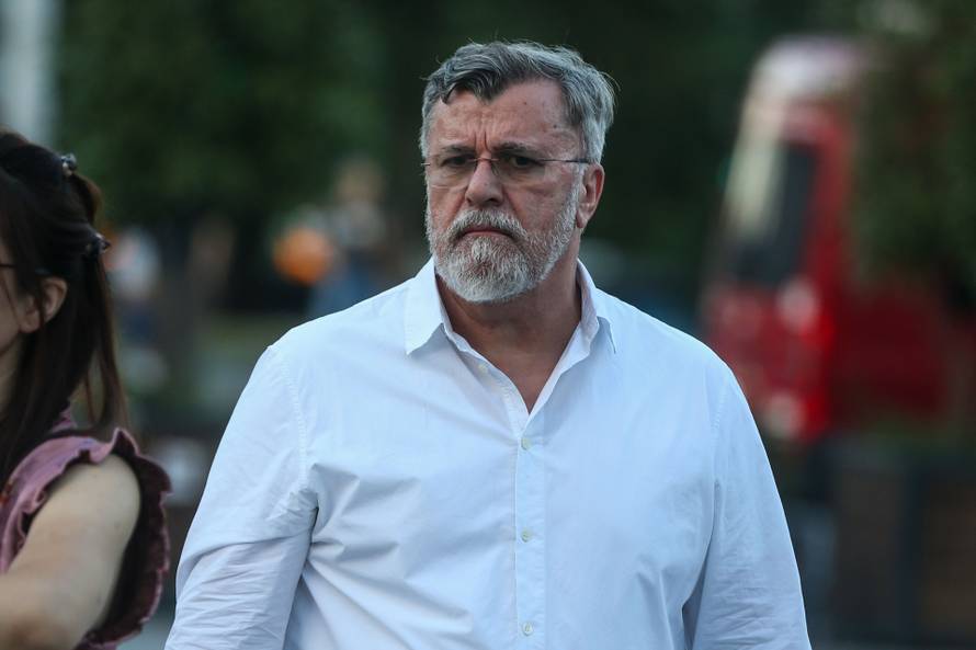 Žene u crnom na Trgu republike u Beogradu odale počast žrtvama genocida u Srebrenici