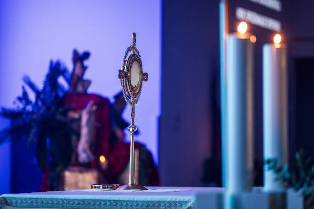 Split: U crkvi Srca Isusova održano je klanjanje za mlade kao odgovor na Noć vještica