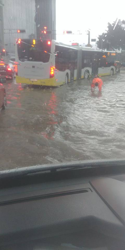 Splitske ulice pod vodom zbog obilne kiše, kaos na cestama