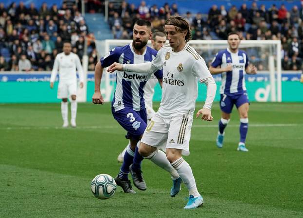 La Liga Santander - Deportivo Alaves v Real Madrid