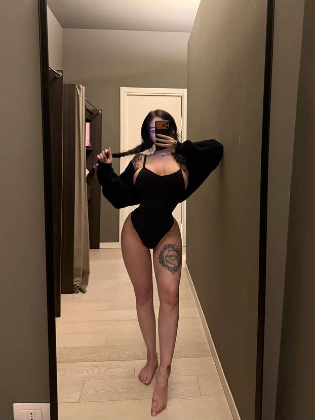 FOTO Alex je najbujnija dama Italije: Prati je skoro 10 milijuna ljudi. Obožava mini-kompletiće