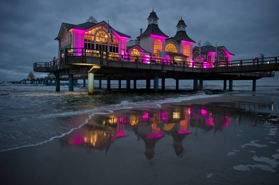 Pink lights for UN International Day of the Girl Child