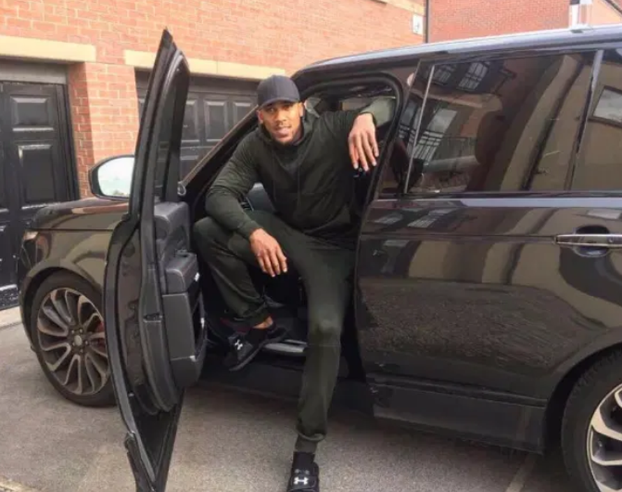 Fury vs Joshua luksuz - Ferrari, Rolls Royce, Audemars Piguet...