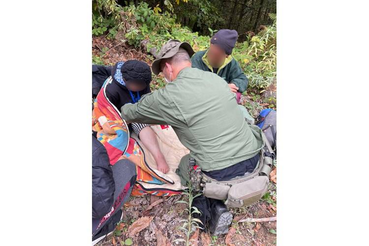 Policajci u šumi kod Topuskog našli ilegalne migrante: Među njima dijete s ubodom stršljena