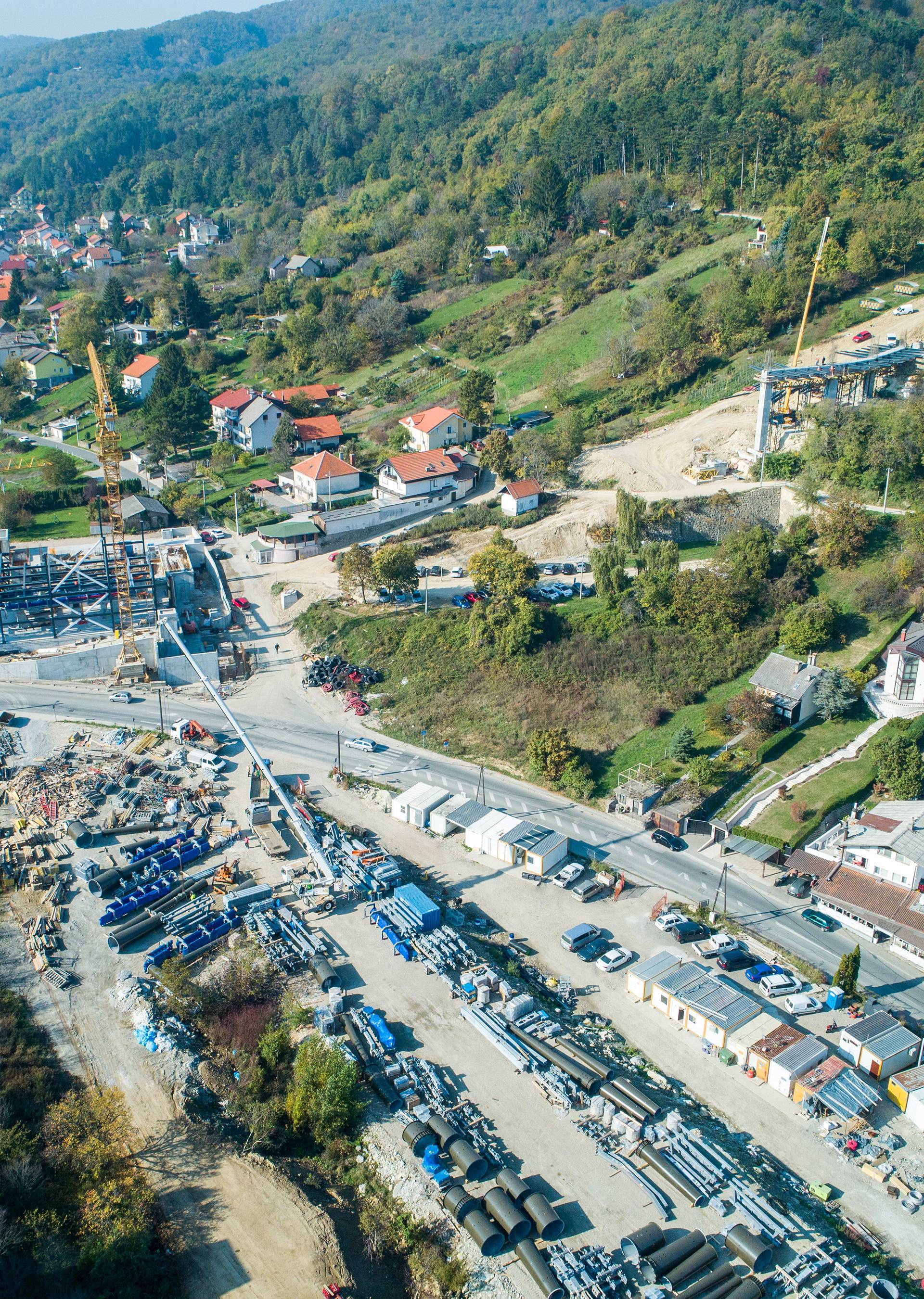 Ovo je donja stanica žičare u Zagrebu, gotova je do svibnja