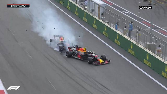 Veliki sudar dva Red Bulla, u kaotičnoj utrci slavio Hamilton!
