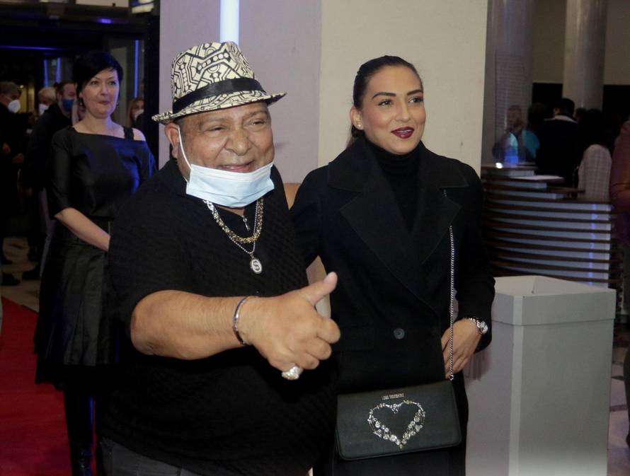 The premiere of the film and the red carpet "Weekend with father" was held in Kombank Hall.Premijera filma i crveni tepih "Vikend sa caletom" odrzan u Kombank dvorani