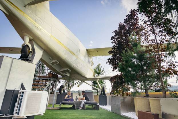 FOTO Hrvat prodaje avion. U njemu se može živjeti - sad je kućica! Cijena je hit. Zavirite...