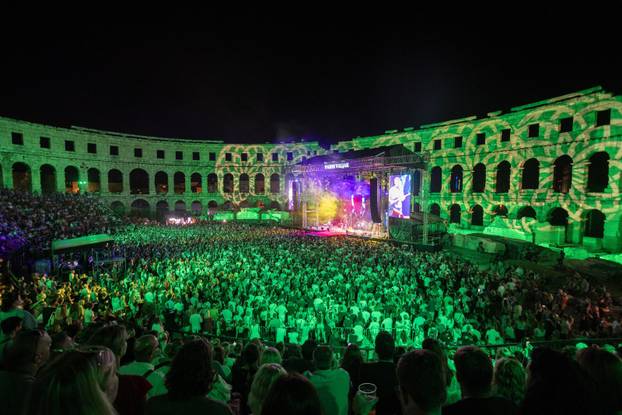 Pula: Parni valjak održao koncert u prepunoj Areni 