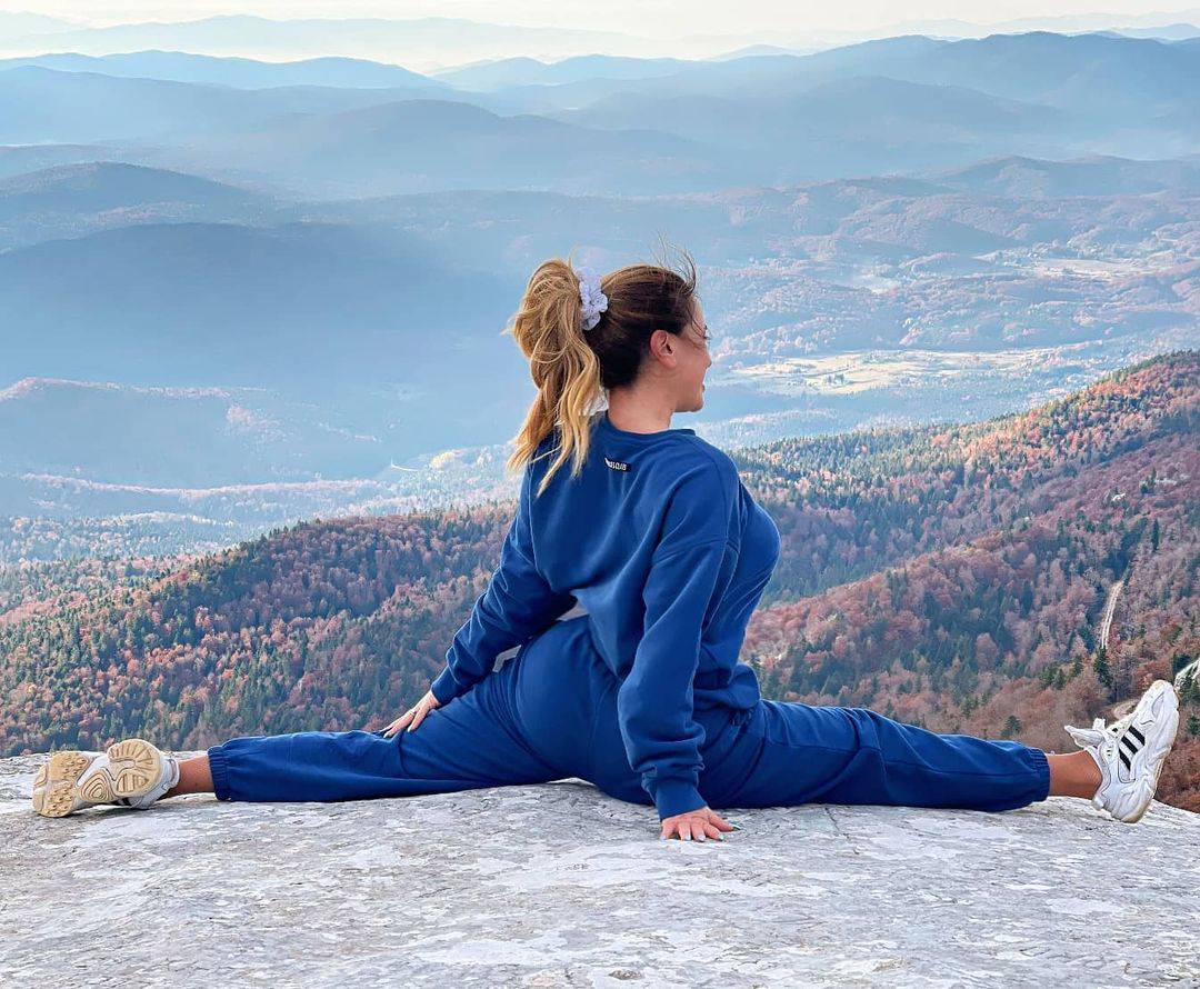 Gimnastičarka Nives pozirala na rubu stijene: 'Slatka i elastična'