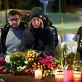 FOTO Tuga u &Scaron;vicarskoj: Ljudi na bdjenju u crkvi, u suzama nose cvije&cacute;e. Opra&scaron;taju se od &zcaron;rtava