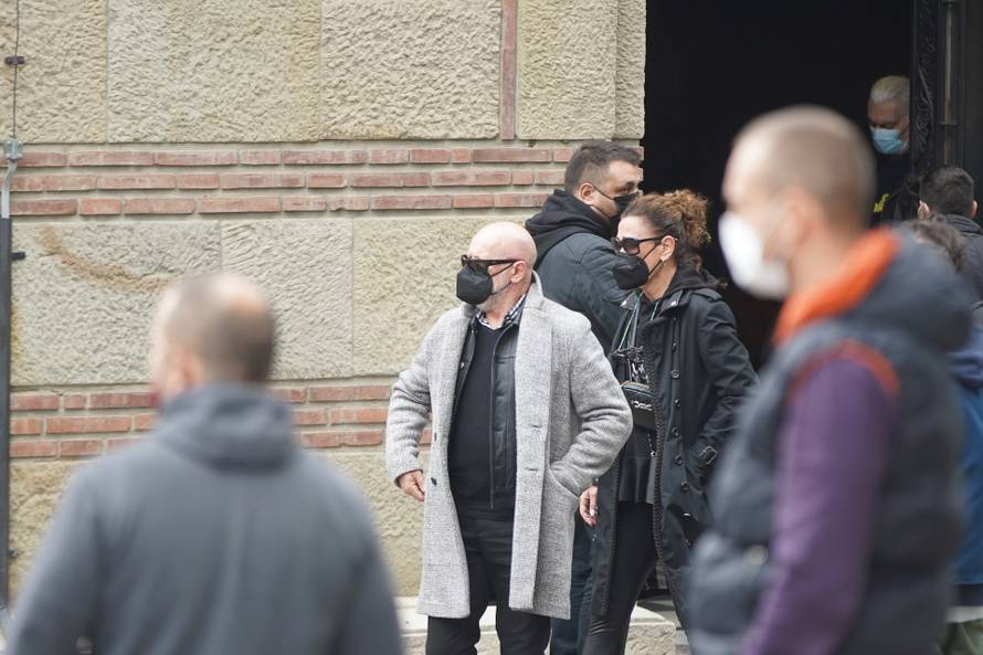 Marinu Tucaković pokopali su uz sina Miloša: Karleuša jecala, a Čola se nije pojavio na sprovodu