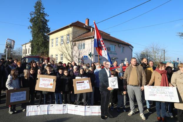 Zagreb: U organizaciji roditelja učenika osnovne škole Donji Dragonožec održan 3. bojkot nastave
