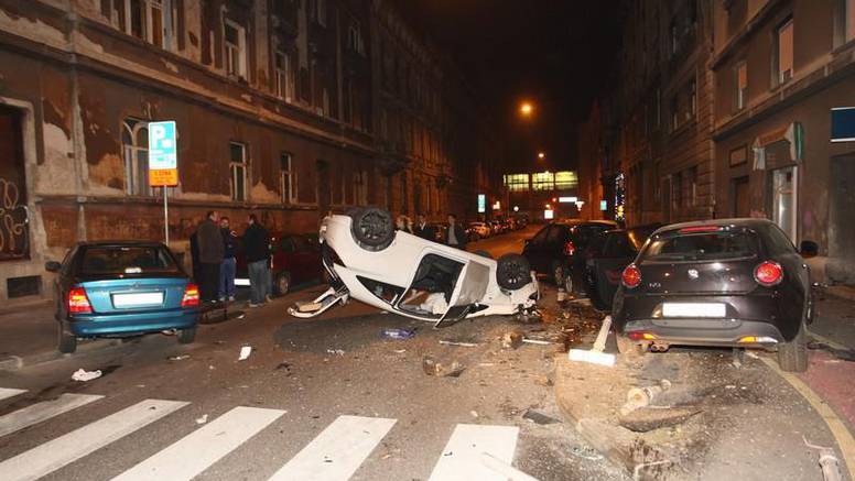 Zagreb: Sudarila se 3 auta, a Corsa završila na krovu