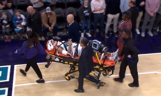 VIDEO Mladić u NBA ligi silovito zakucao pa napustio dvoranu na nosilima. Nepomično je ležao...