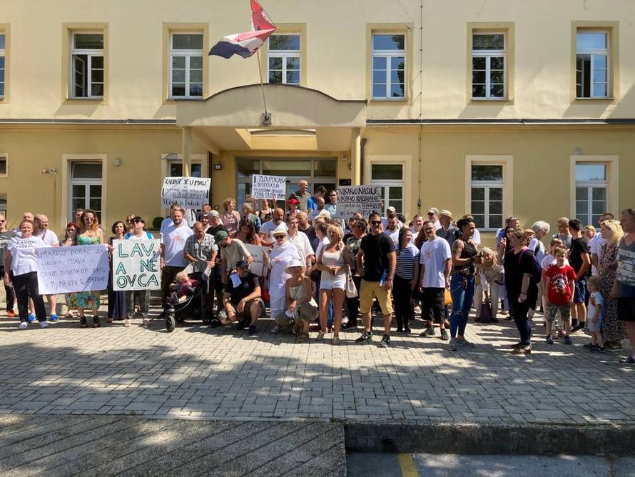 FOTO U Zagrebu prosvjed za Marka Franciškovića: Dijele majice s prvim bijelim poljem