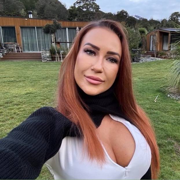 FOTO Bujna Hayli (38): Frajeri mojih godina su dosadni, ne žele zabavu. Ja volim mlađe...'