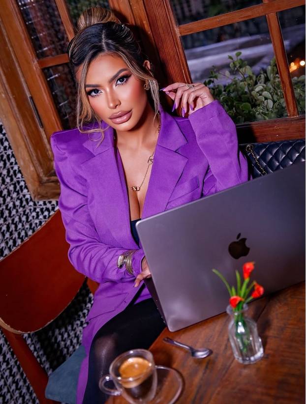 Potrošila milijun eura na izgled! 'Toliko sam lijepa da imam zabranu na dejt aplikacijama'