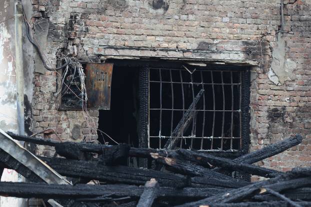 Osijek: Očevid jučerašnjeg požara na barakama uz prugu